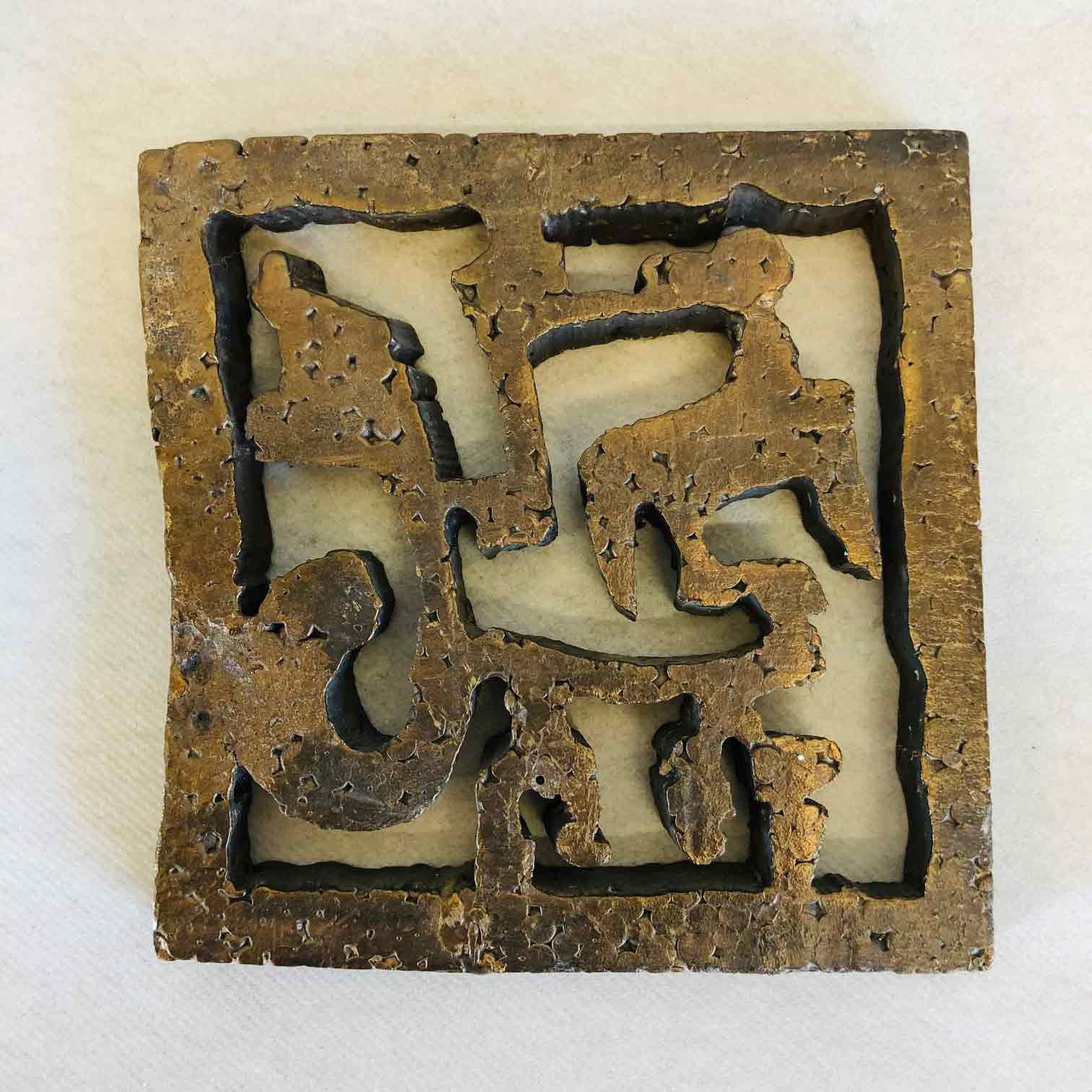 Materiale: Bronze - Mål: 16x16x2 cm