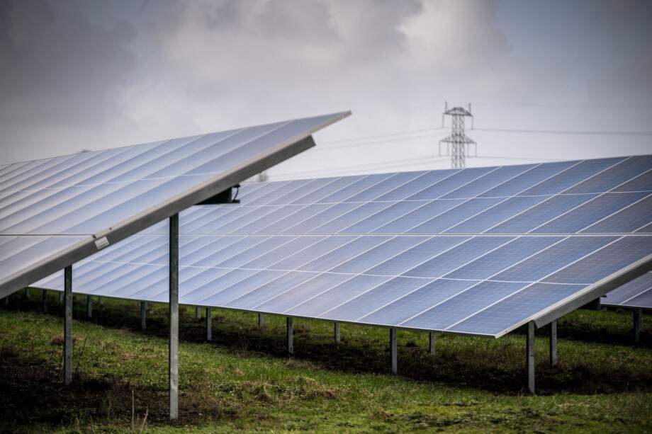 Ny tarifmodel gør det IKKE dyrere at eje solceller og husstandsvindmøller for anlæg købt efter 2012