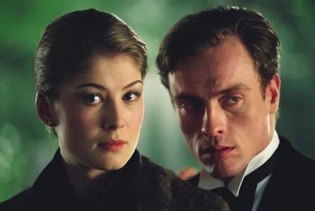 Rosamund Pike, Toby Stephens, Die Another Day. James Bond