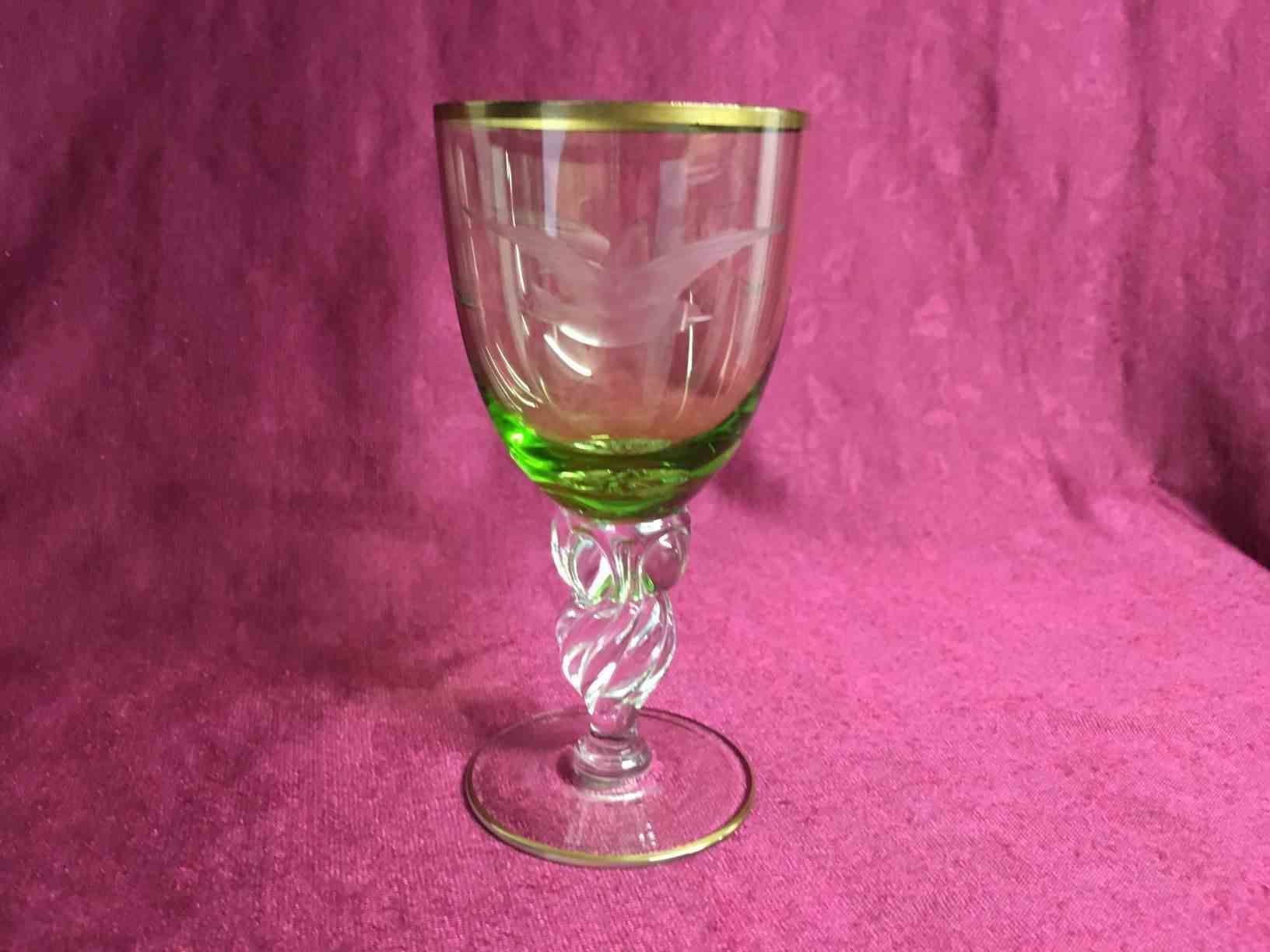 Lyngby glas - Mågeglas - Hvidvin med grøn kumme. Pris: 175,- Kr. pr. stk.