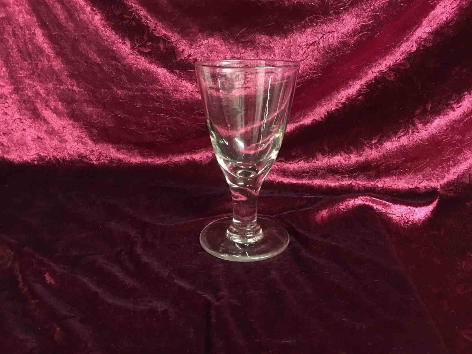 Holmegaard eller Kastrup - Ølglas som spidsglas på flad fod. Absalon beværtnings glas, 15,8 cm højt 1900-1930. Pris: 475,- Kr. pr. stk.