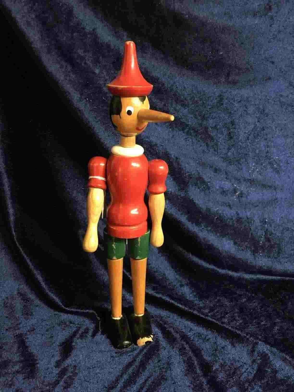 Leg - Pinocchio dukke, der kan stå og sidde fra 1930'erne, krakeleret lak. SOLGT