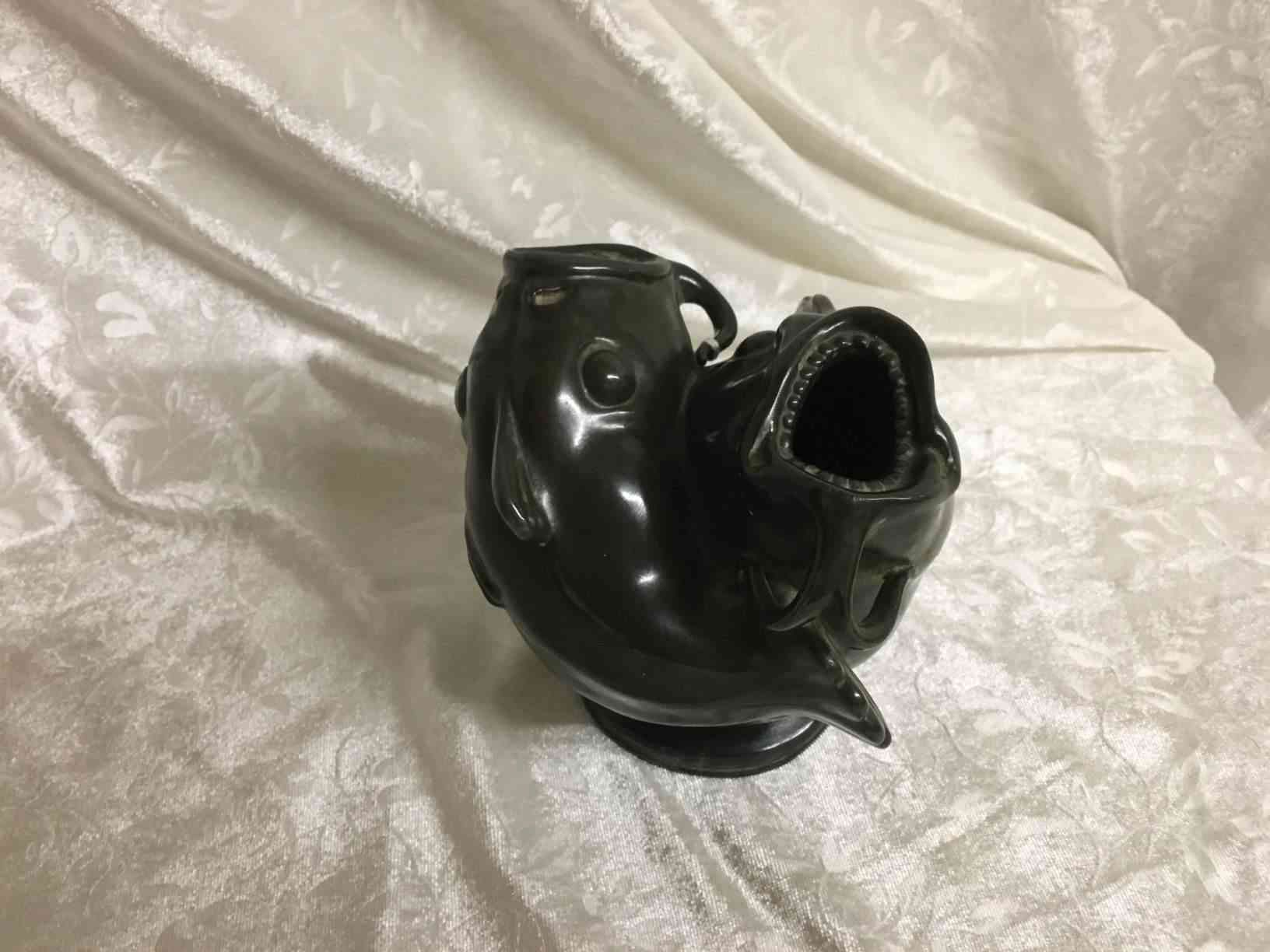 Just Andersen Diskometal - Vase formet som to fisk, D1833 i perfekt stand. 12 cm Høj, formgivet 1935. Pris: 800,- Kr.