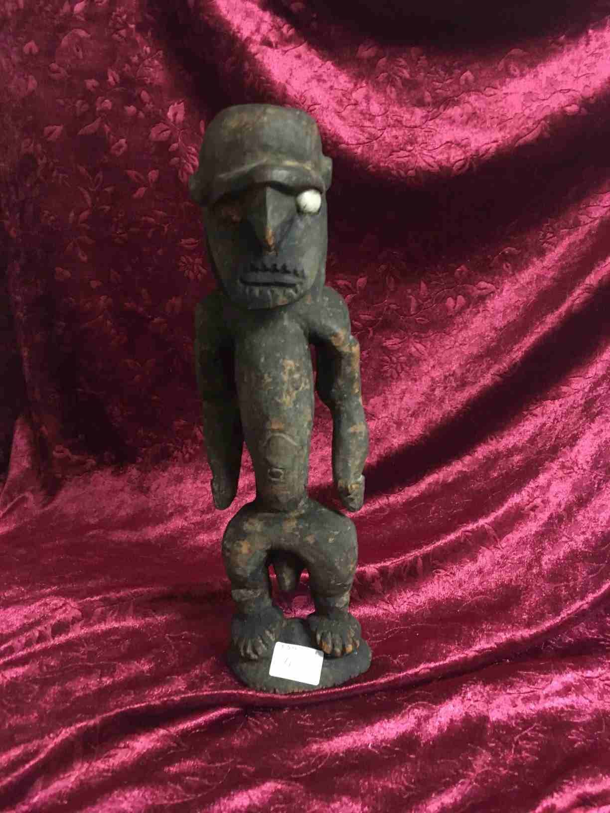 Baoule figur (forfader) meget specielt afrikansk træarbejde af mand fra Burkina Faso, 31 cm høj ca. 1980-1990, han mangler et øje. Pris: 400, - Kr.