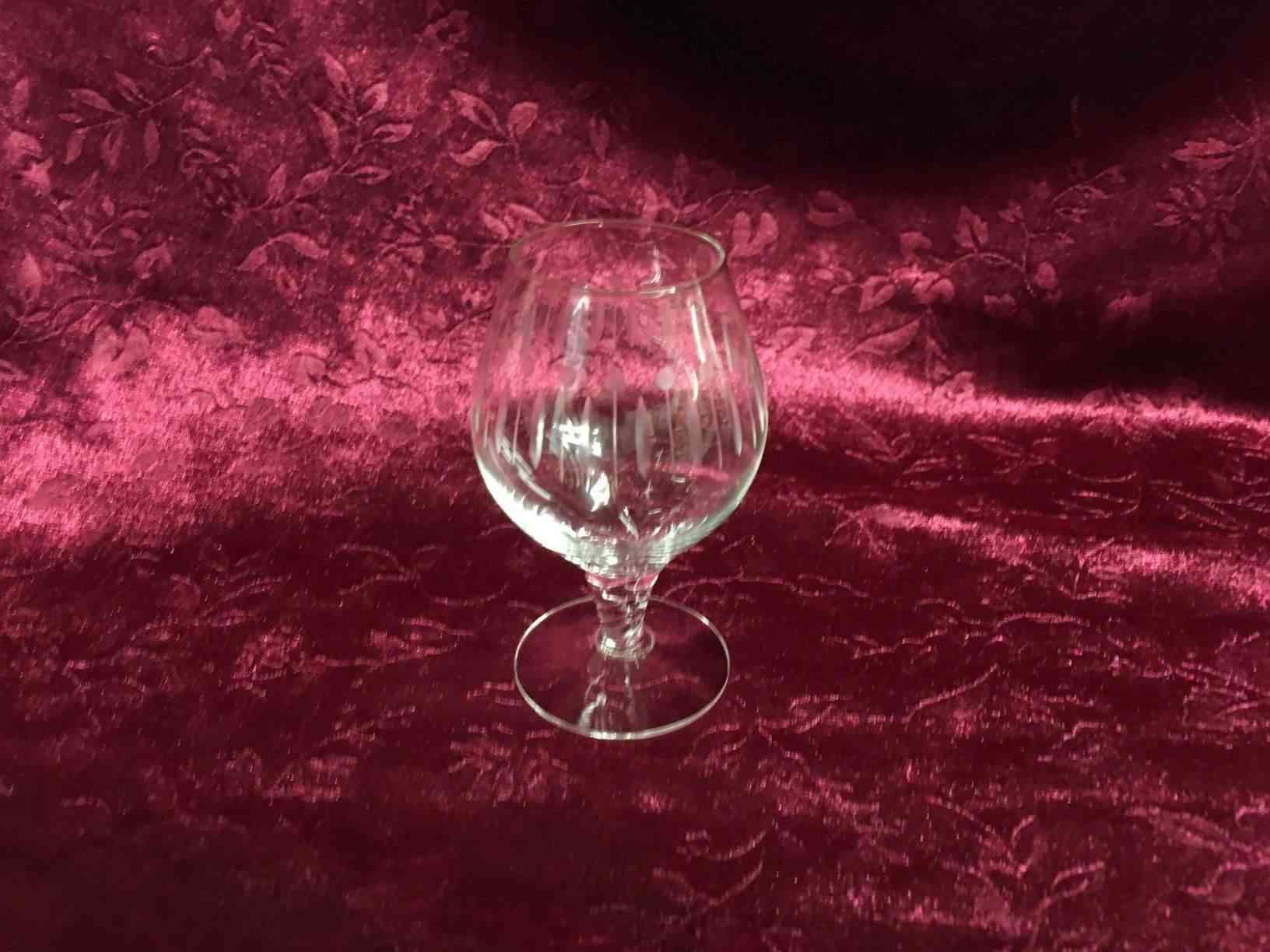 Holmegaard   Minerva - Cognac. Pris: 150,- Kr. pr. stk.