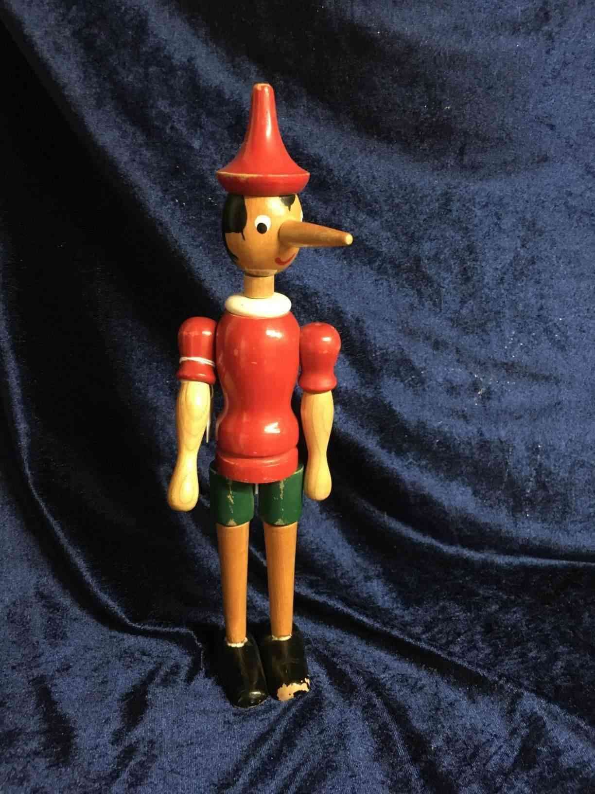 Leg - Pinocchio dukke, der kan stå og sidde fra 1930'erne,  krakeleret lak. SOLGT