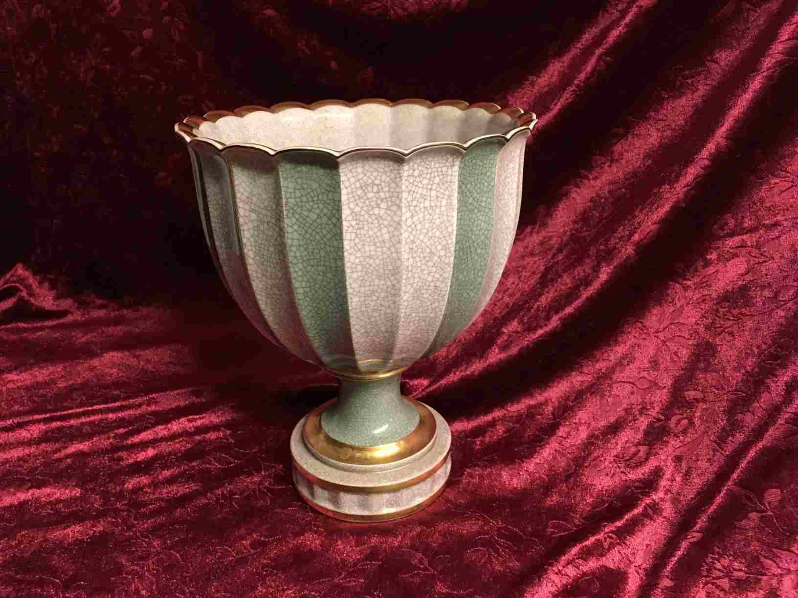 Royal Copenhagen Craquelé vase på fod No. 457/3138, 1. sortering. Højde 23 cm. Diameter 19 cm. I perfekt stand. Pris: 2.500, - Kr.