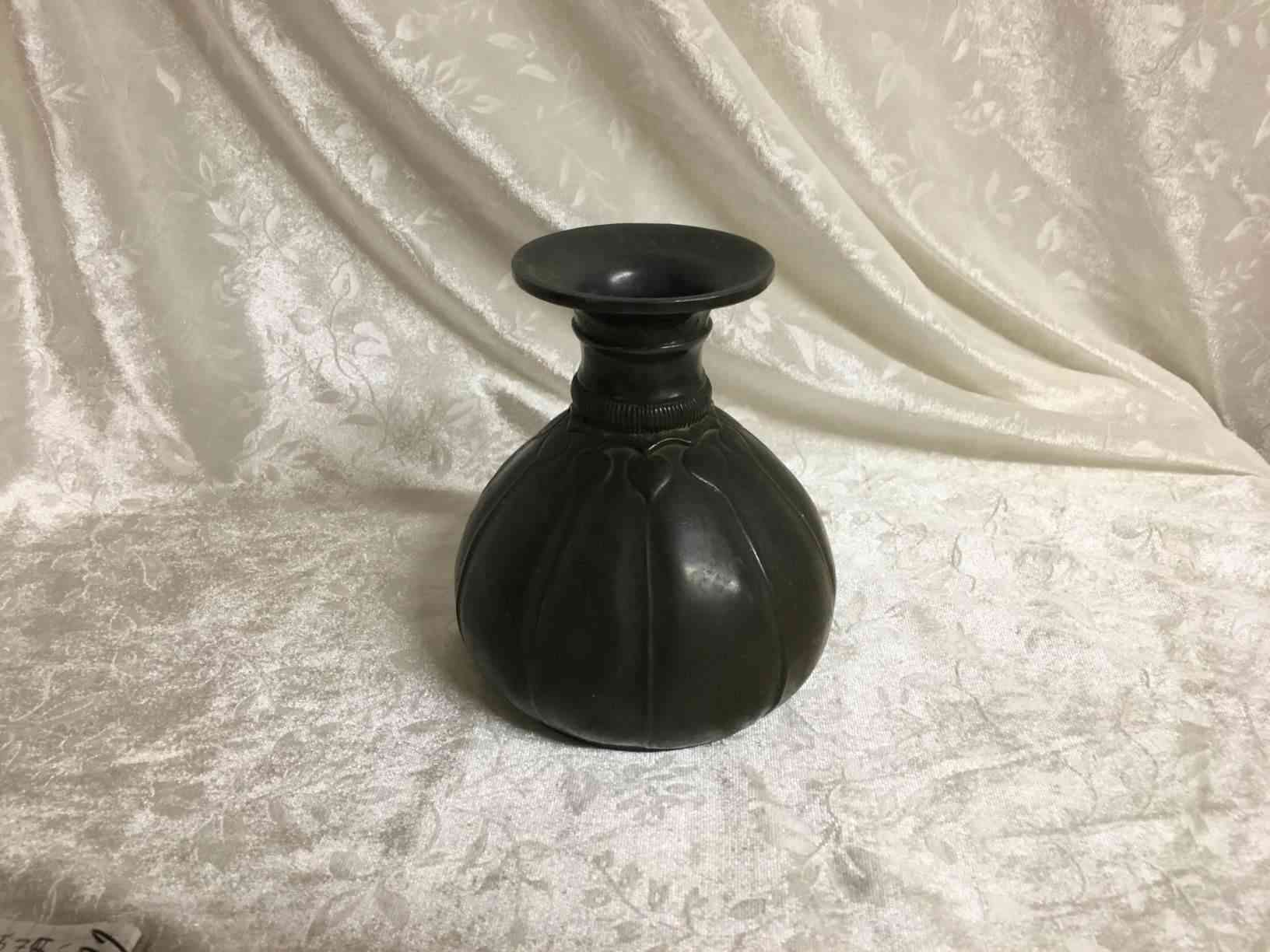 Just Andersen Diskometal - Vase D88 i perfekt stand. 13 cm høj, formgivet 1926. Pris: 1.500,- Kr.