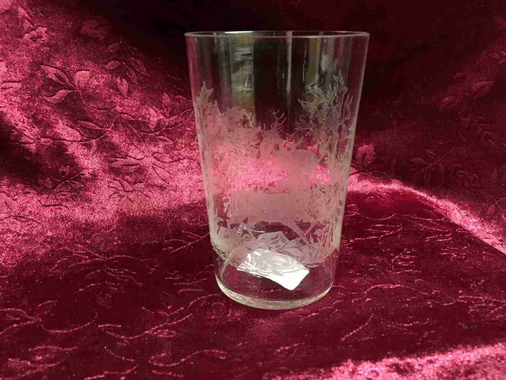 Hjorte glas meget få brugsspor Pris: 450,- Kr.