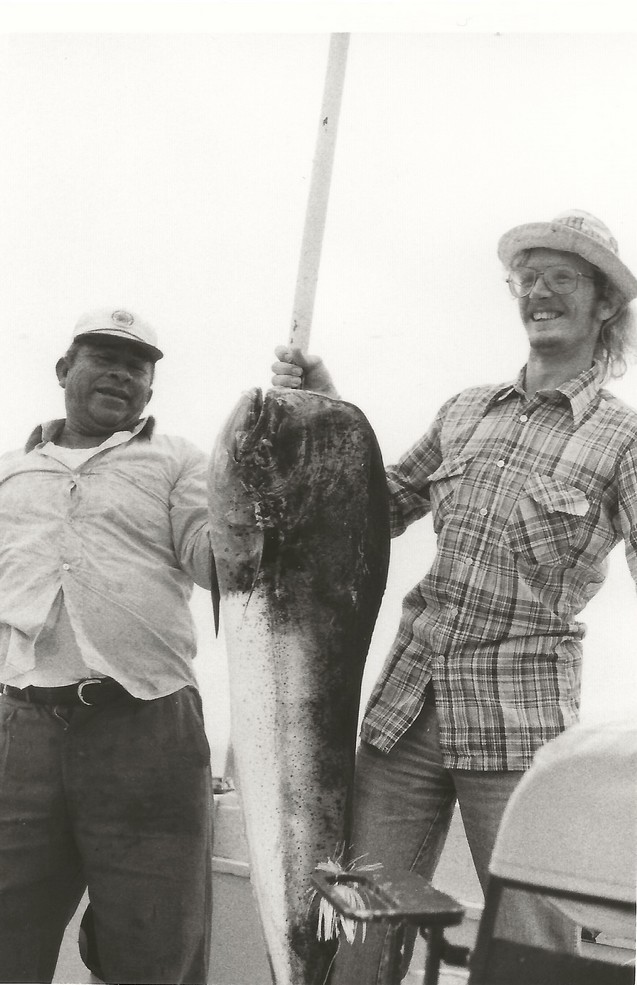 fra Venstre: Lokal fisker og Kok på fiskeri i Equador