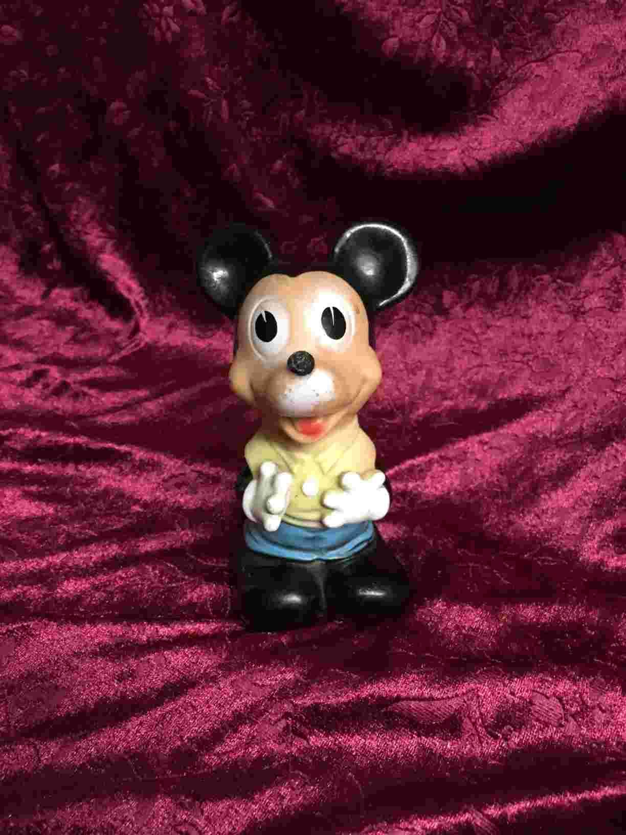 Walt Disney - Mik eller Mak figur, vides ikke men det er original Disney i rigtig flot vintage stand. Pris: 375,- Kr.