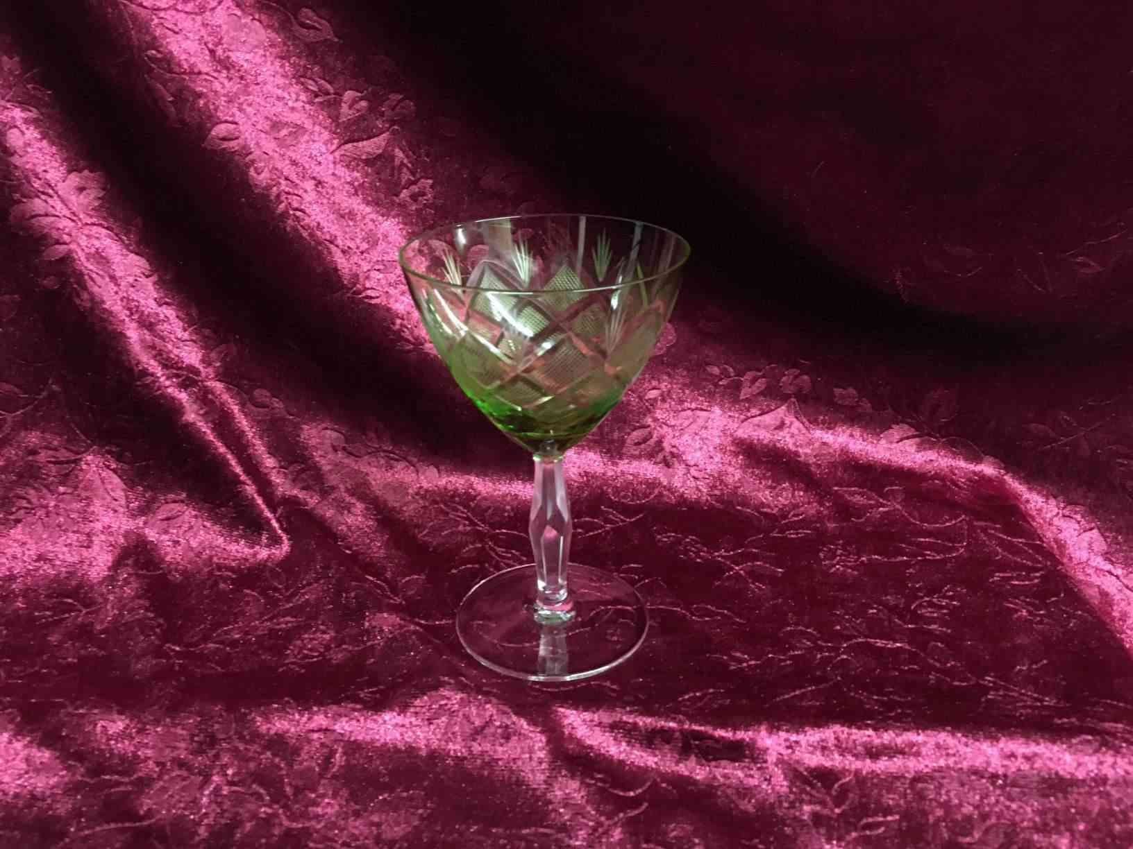 Lyngby Glas - Wien Antik - Hvidvin med grøn kumme. Pris: 200,- Kr. pr. stk.