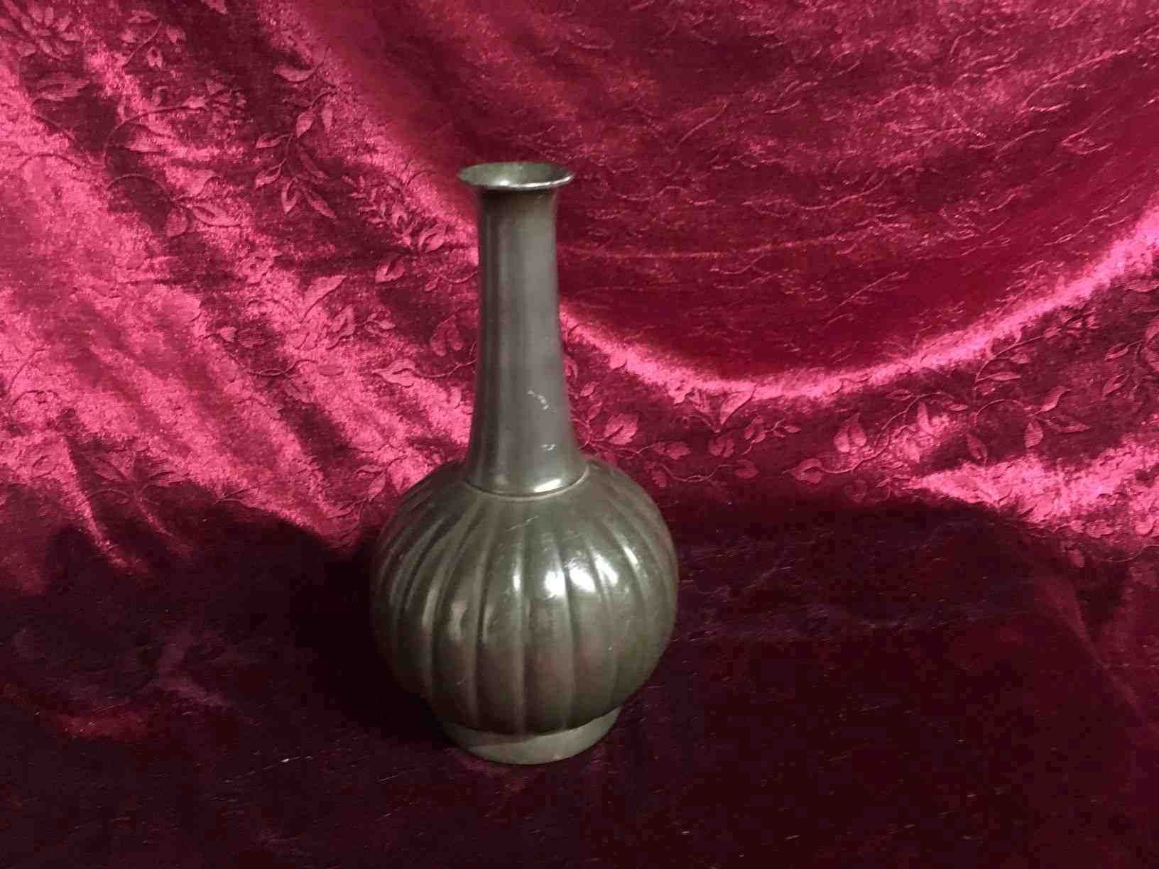 Just Andersen Diskometal - Vase i græskarform, D134 i meget flot stand. Formgivet i 1926. Pris: 1.800,- Kr.