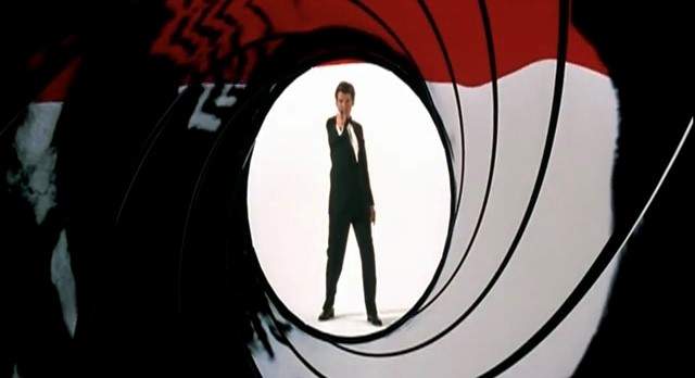 Goldeneye, 1996. Pierce Brosnan i Imperial. Bond. 007. Tina Kjær